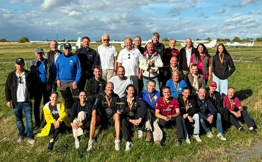 Gruppenfoto der Crews und Helferinnen und Helfer der Deutschen Meisterschaft ANR 2026 in Gotha