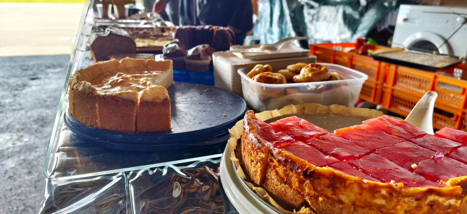Kuchenbuffet beim Charity-Flugtag Kleine Helden – Große Flügel