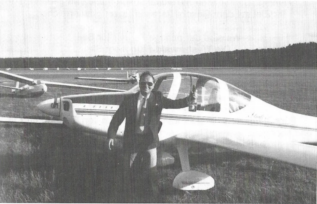Taufe des Motorseglers G 109 B Stadt Haiger durch Bürgermeister Kröckel 1985